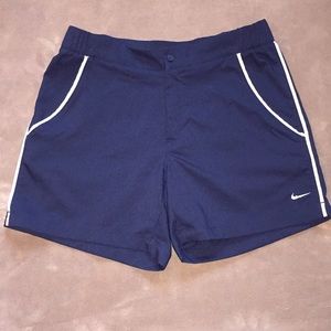 Nike Ladies S 4-6/S nvy Dri-Fit shorts w 2 pockets
